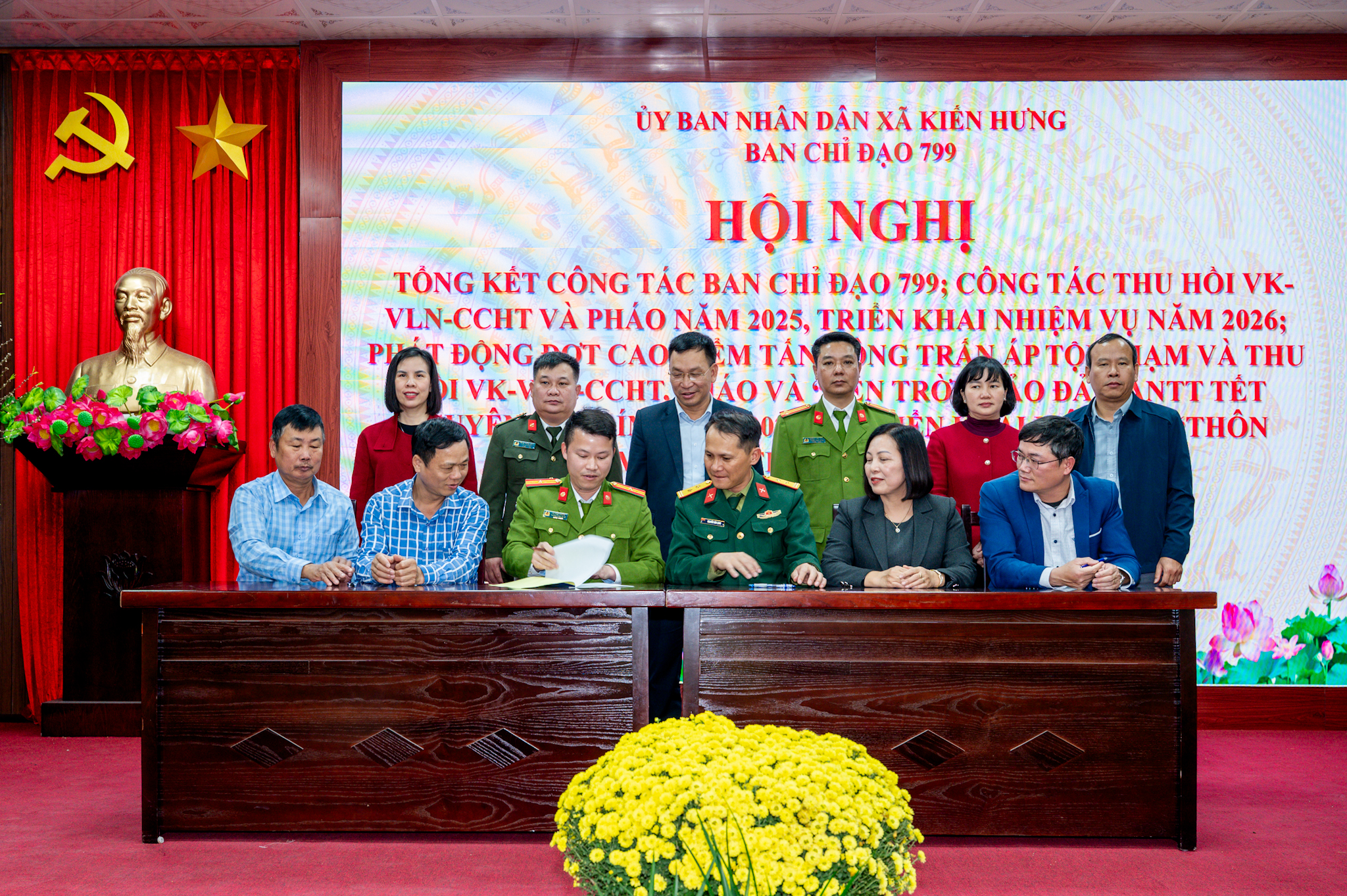 Xã Kiến Hưng: Phát động cao điểm tấn công trấn áp tội phạm; thu hồi VK, VLN, CCHT, pháo, “đèn trời”